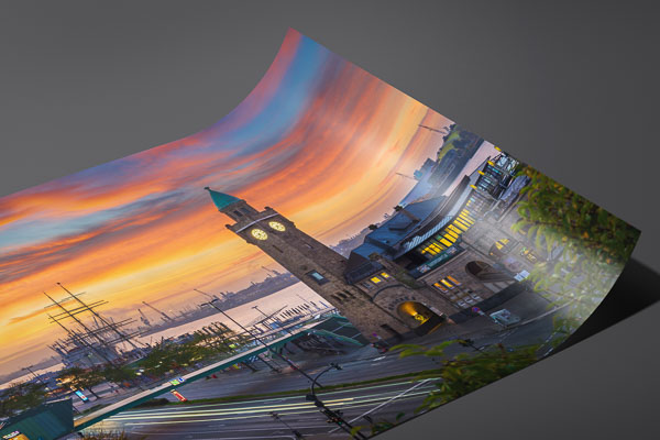 Kunstdruck / Poster | Sonnenaufgang an den Landungsbrücken in Hamburg