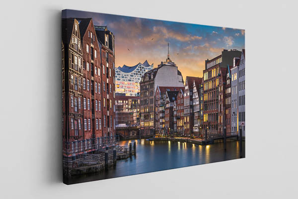 Canvas | Nikolaifleet and Elbphilharmonie in Hamburg
