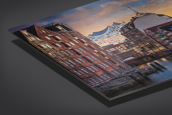 Metal Print | Nikolaifleet and Elbphilharmonie in Hamburg