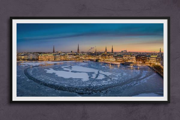 Fine Art Print | Winter sunset skyline of Hamburg
