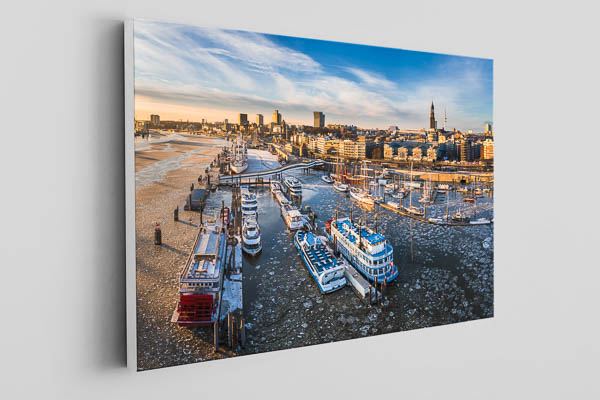 Canvas | Floating ice on the Elbe river in Hamburg