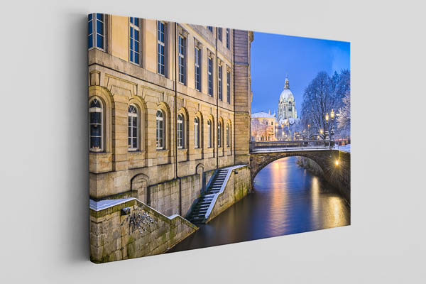 Canvas - Leine river and Town Hall in Hannover during winter