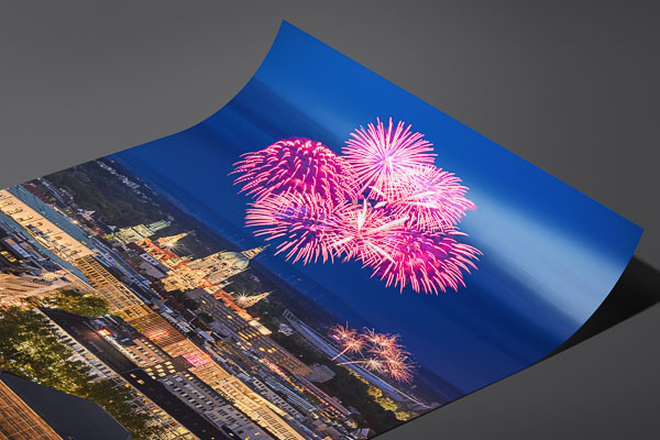 Kunstdruck / Poster | Skyline von Hannover bei Nacht mit Feuerwerk