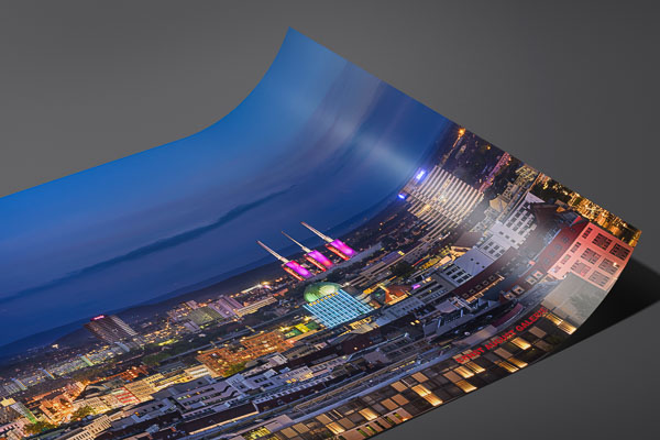 Kunstdruck / Poster | Skyline von Hannover bei Nacht mit Feuerwerk