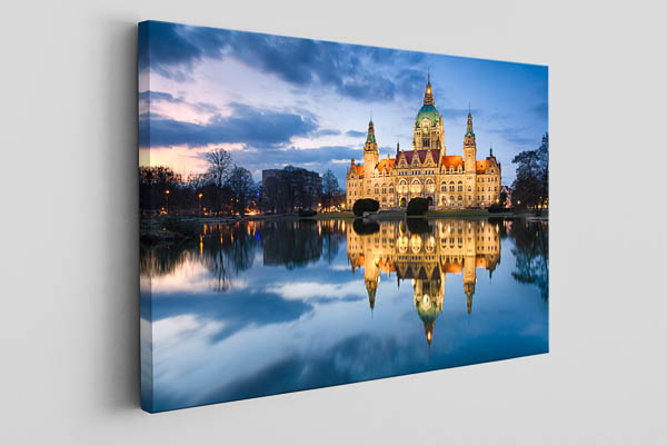 Canvas | Town Hall of Hannover at night