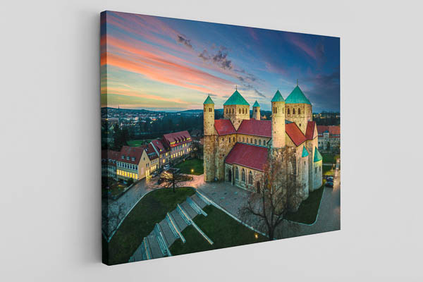 Canvas | Michaeliskirche in Hildesheim during sunset