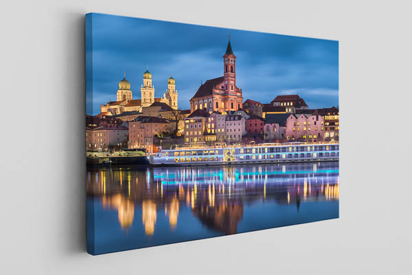 Canvas | Old Town of Passau at night
