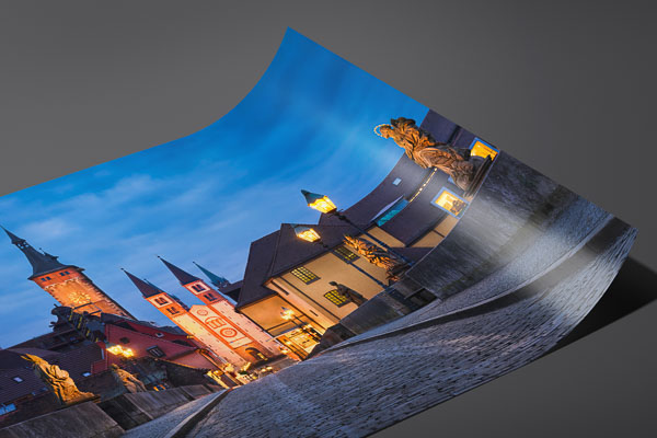 Kunstdruck / Poster | Altstadt von Würzburg bei Nacht