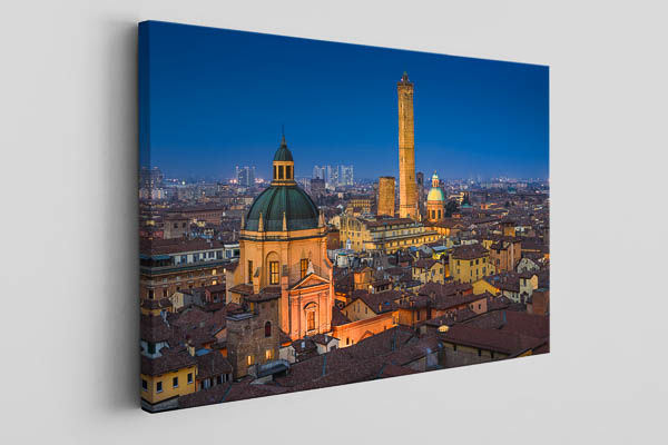 Leinwand | Nächtliche Skyline von Bologna