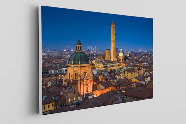 Leinwand | Nächtliche Skyline von Bologna
