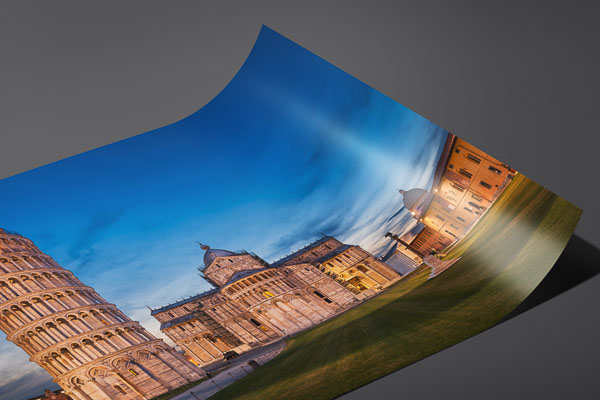 Kunstdruck / Poster | Schiefer Turm von Pisa bei Nacht