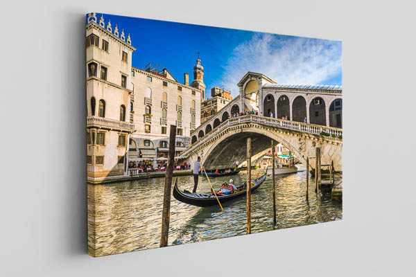 Canvas | Gondola at the Rialto bridge in Venice