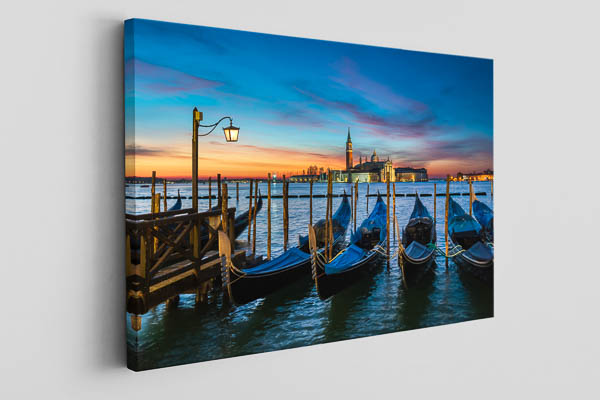 Canvas - Gondolas at sunrise in Venice