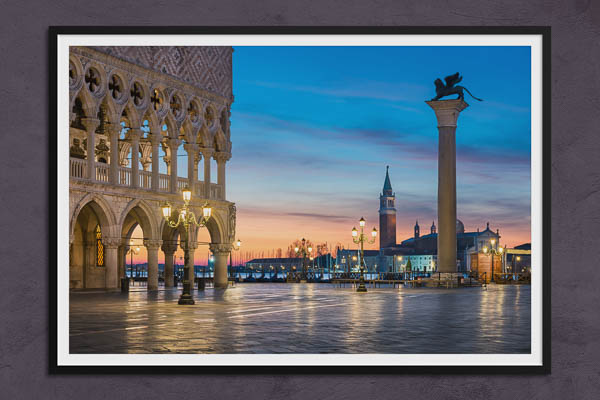 Poster / Kunstdruck | Markusplatz in Venedig bei Nacht