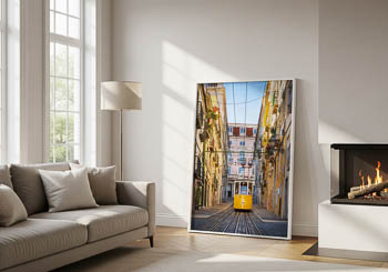 Wandbild | Historische gelbe Straßenbahn in Lissabon