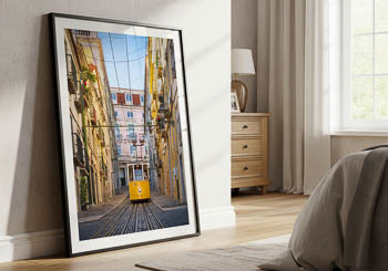 Wandbild | Historische gelbe Straßenbahn in Lissabon