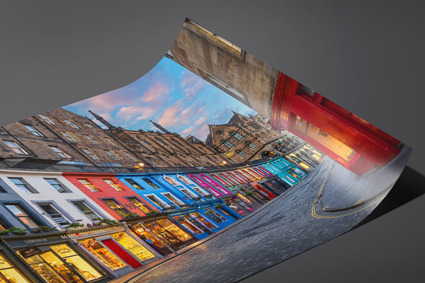 Kunstdruck / Poster | Victoria Street in Edinburgh bei Sonnenuntergang