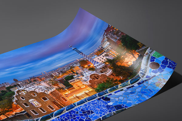 Kunstdruck / Poster | Park Guell in Barcelona bei Nacht