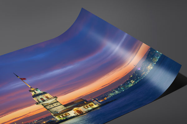 Kunstdruck / Poster | Jungfernturm in Istanbul bei Nacht